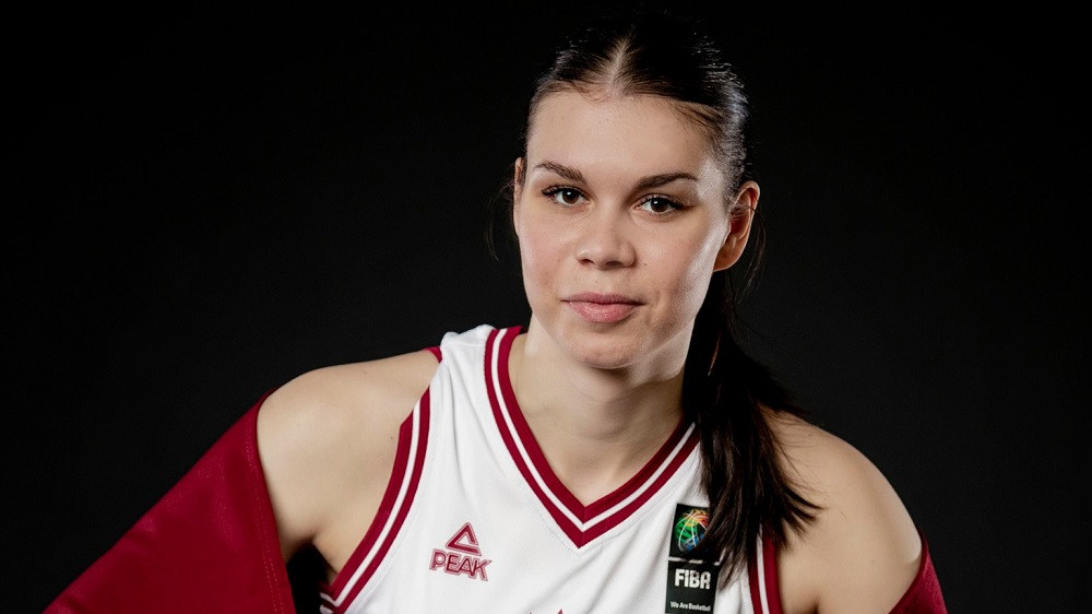 Sudraba meitene Katrīna Ozola: "Nav viegli, bet jācīnās un jāiet uz priekšu"